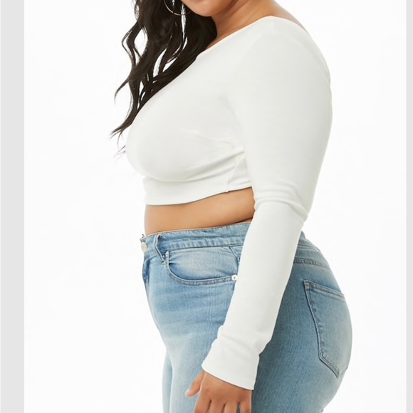 Plus size open back crop top - Picture 2 of 4
